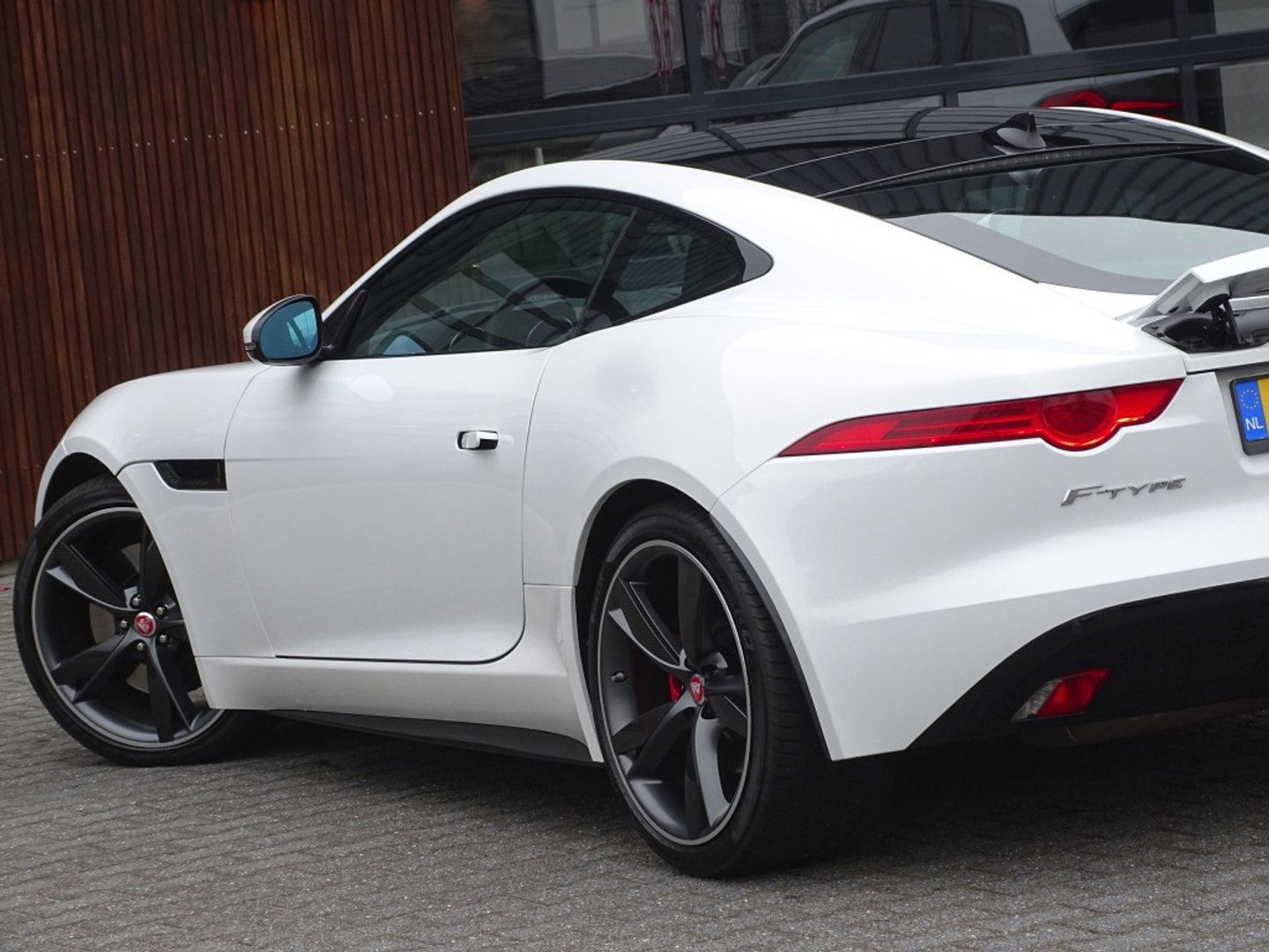 Jaguar F-Type 3.0 V6 Supercharged 400PK Coupé / carbon *NAP*