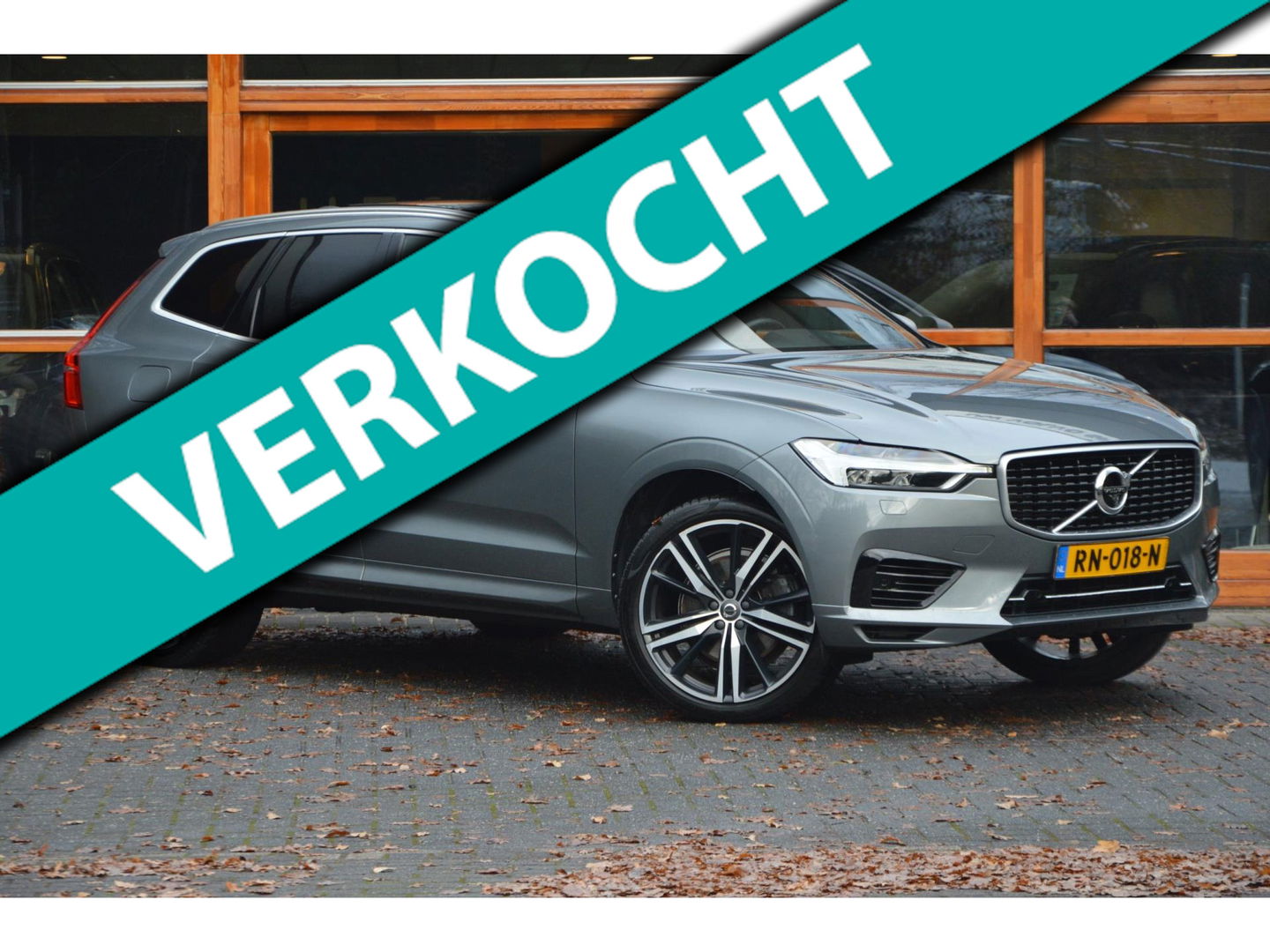 Volvo XC60 T8 Hybride AWD R-Design | Luchtvering | Panoramadak | Trekhaak 2100KG | Rondom stoelverwarming | 360 Camera |