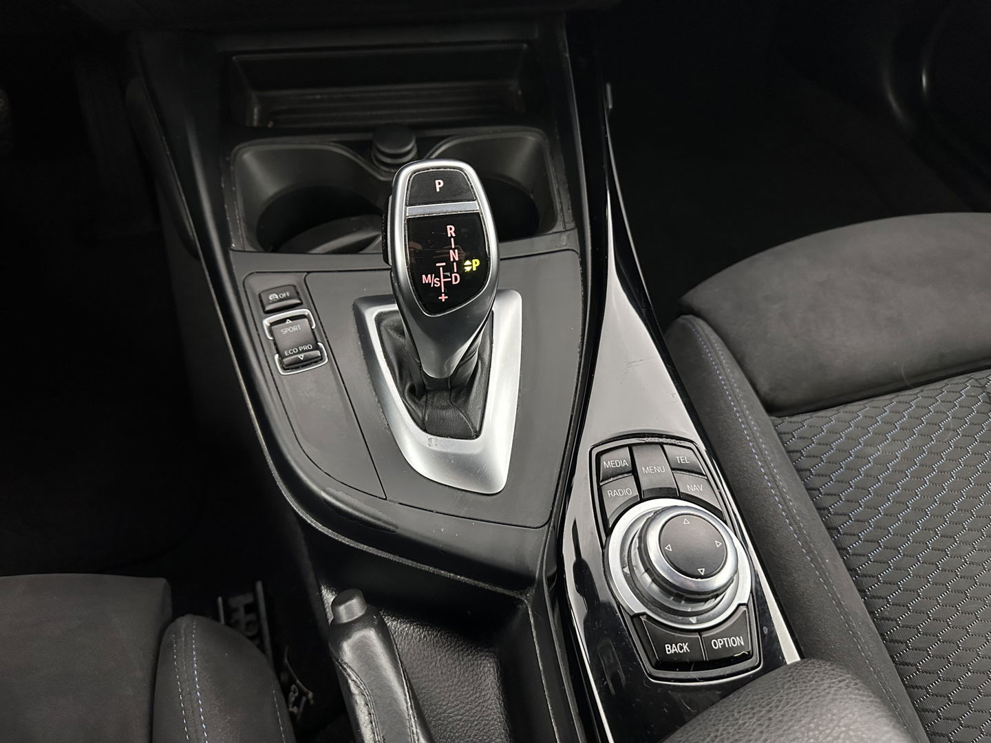 BMW 2 Serie Coupé 220d xDrive Executive M-Sportpack Aut. *XENON | HEATED-SPORTSEATS | HARMAN/KARDON | KEYLESS | NAVI-FULLMAP | PRIVACY-GLASS | SHIFT-PADDLES | ECC | PDC | CRUISE | 18''ALU*