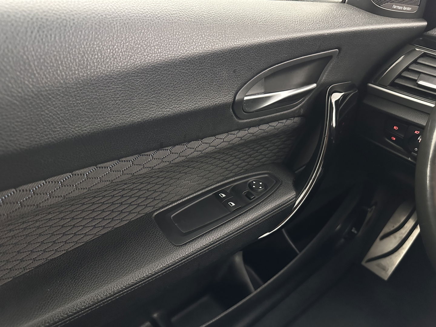 BMW 2 Serie Coupé 220d xDrive Executive M-Sportpack Aut. *XENON | HEATED-SPORTSEATS | HARMAN/KARDON | KEYLESS | NAVI-FULLMAP | PRIVACY-GLASS | SHIFT-PADDLES | ECC | PDC | CRUISE | 18''ALU*