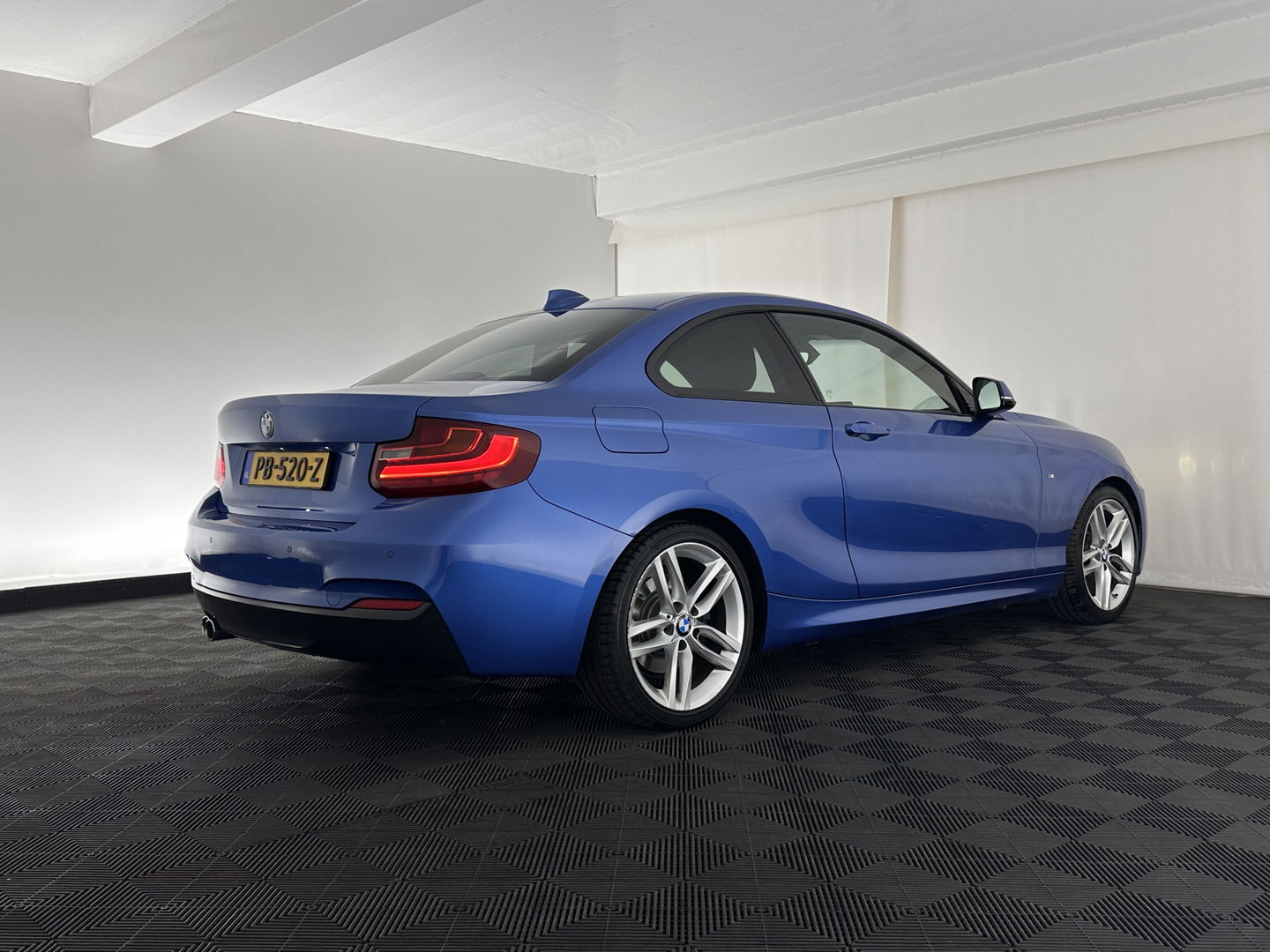 BMW 2 Serie Coupé 220d xDrive Executive M-Sportpack Aut. *XENON | HEATED-SPORTSEATS | HARMAN/KARDON | KEYLESS | NAVI-FULLMAP | PRIVACY-GLASS | SHIFT-PADDLES | ECC | PDC | CRUISE | 18''ALU*