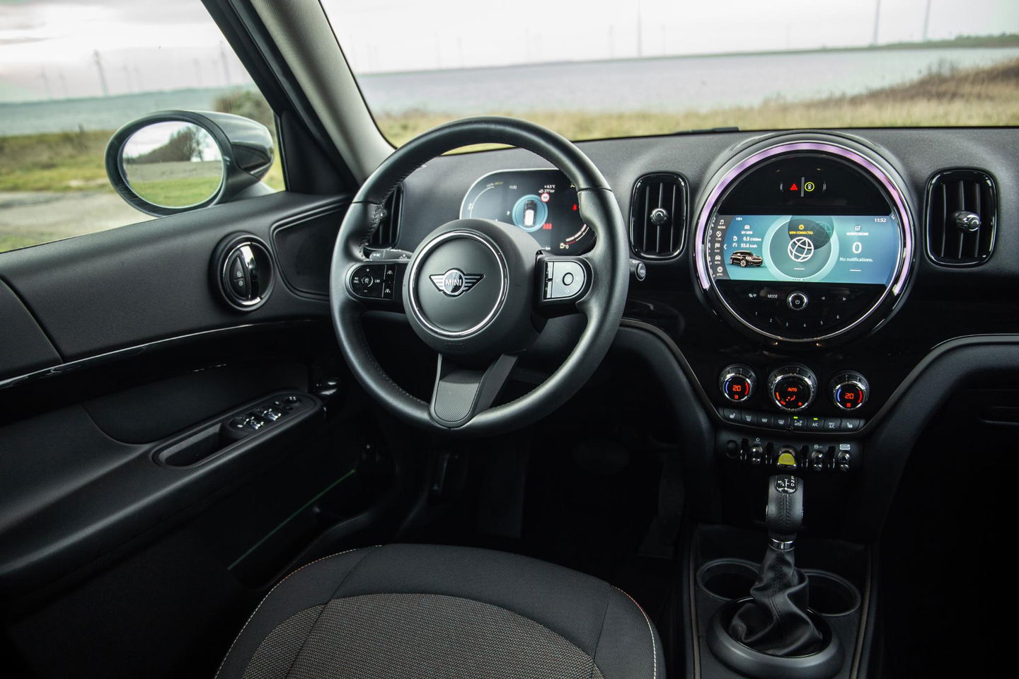 MINI Countryman 1.5 Cooper S E ALL4 Essential CAMERA / NAVI / CARPLAY / AIRCO / ZWART / STOELVERWARMING