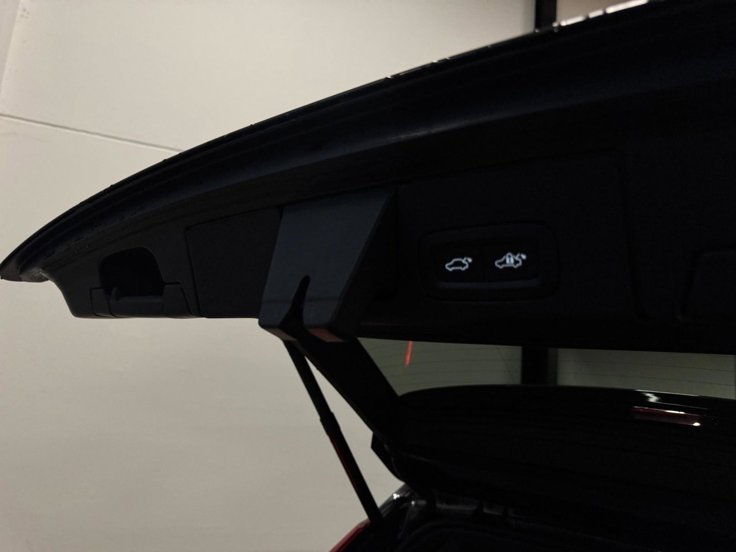 Volvo XC60 2.0 T6 Plug-in hybrid AWD R-Design PANO KEYLESS