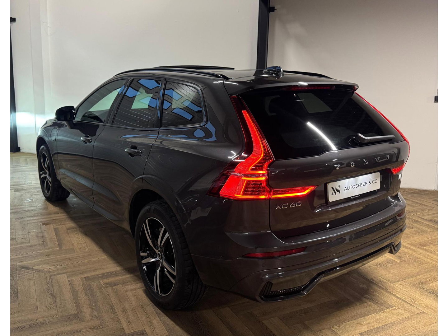 Volvo XC60 2.0 T6 Plug-in hybrid AWD R-Design PANO KEYLESS