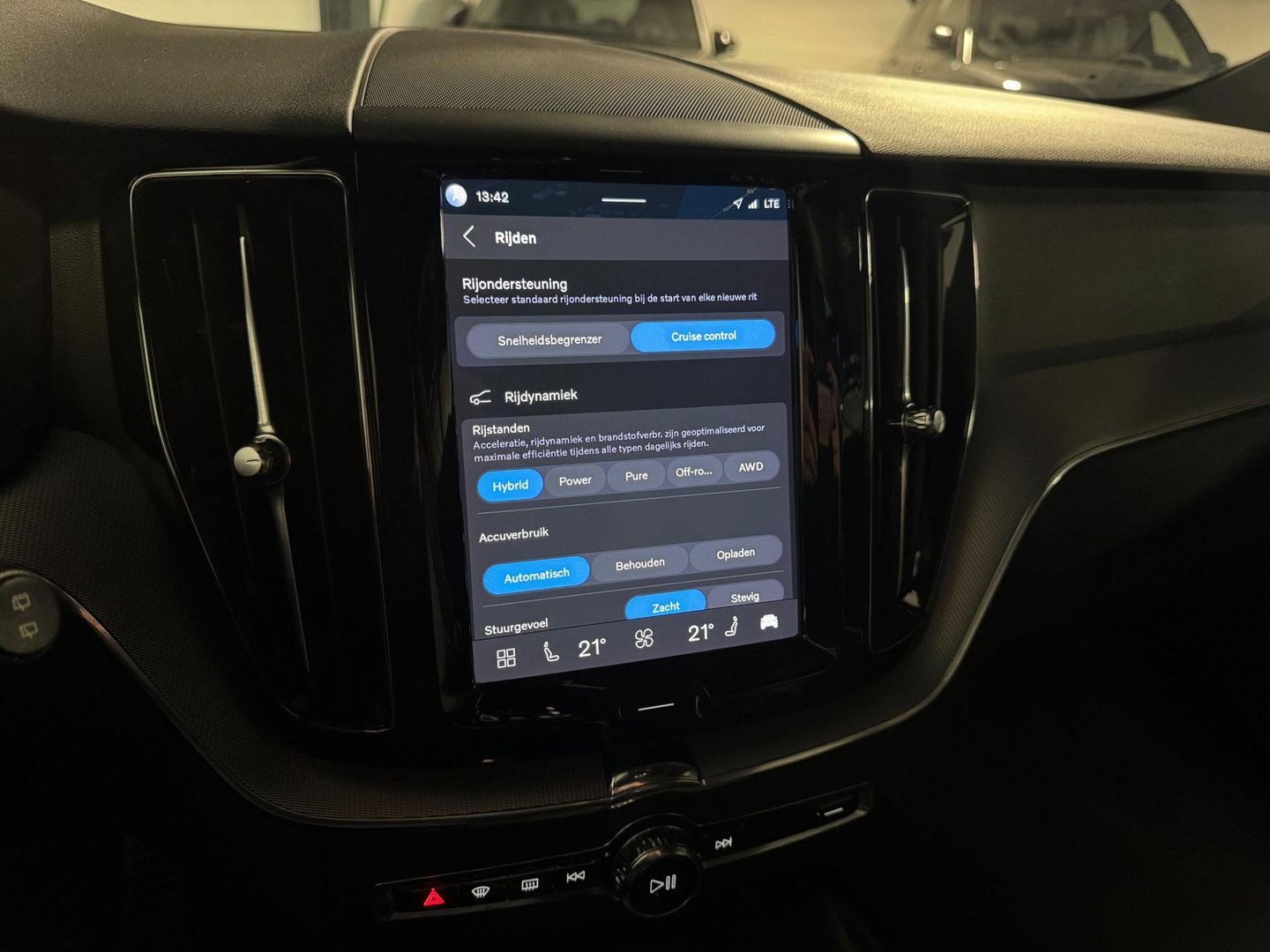 Volvo XC60 2.0 T6 Plug-in hybrid AWD R-Design PANO KEYLESS