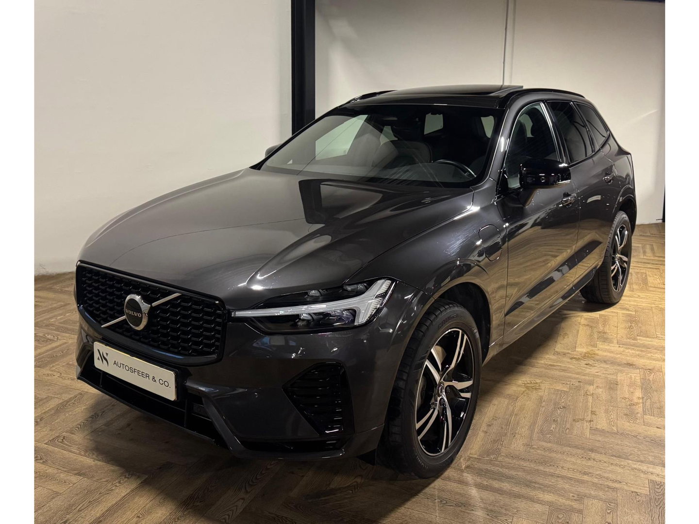 Volvo XC60 2.0 T6 Plug-in hybrid AWD R-Design PANO KEYLESS