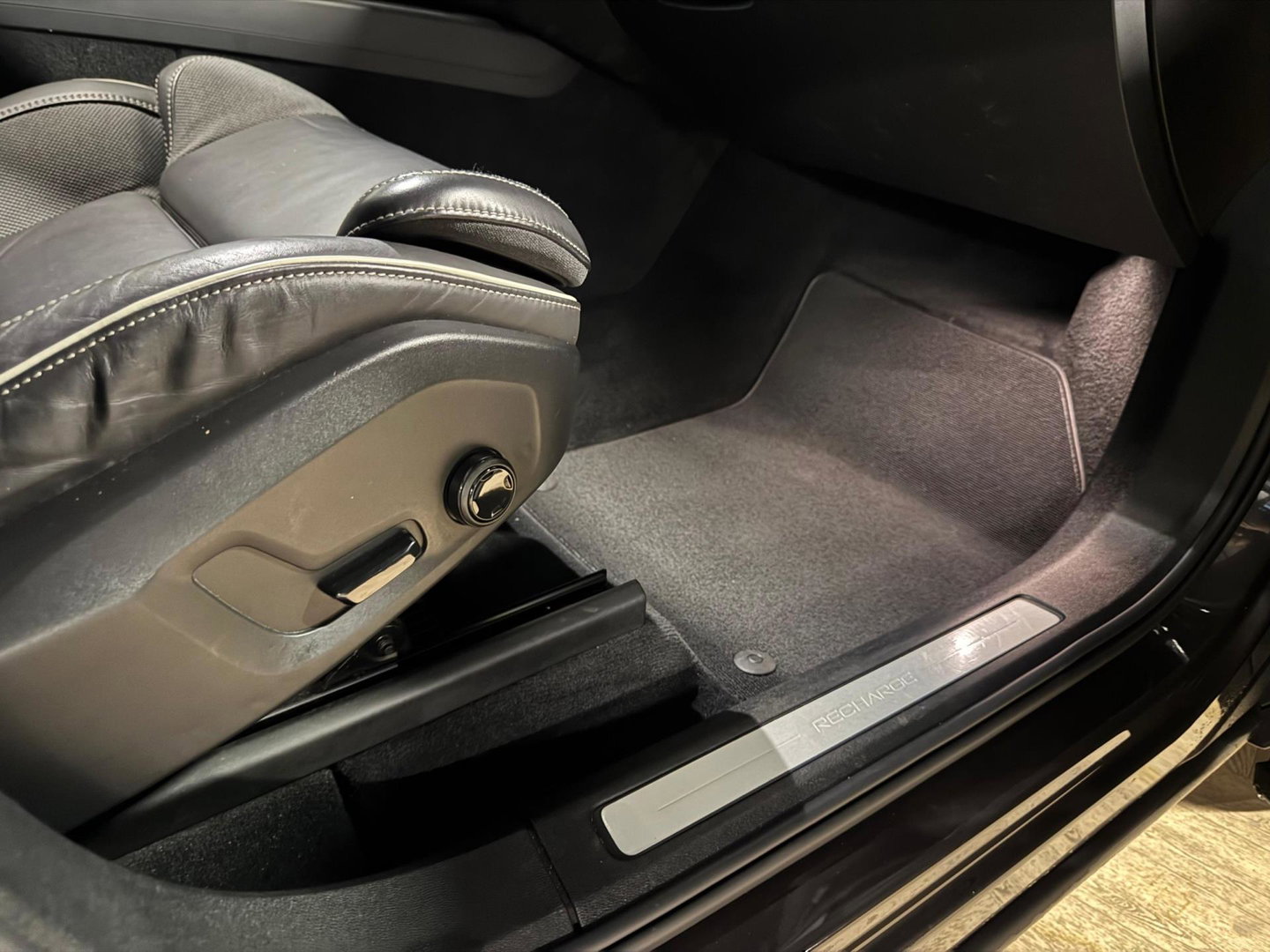 Volvo XC60 2.0 T6 Plug-in hybrid AWD R-Design PANO KEYLESS