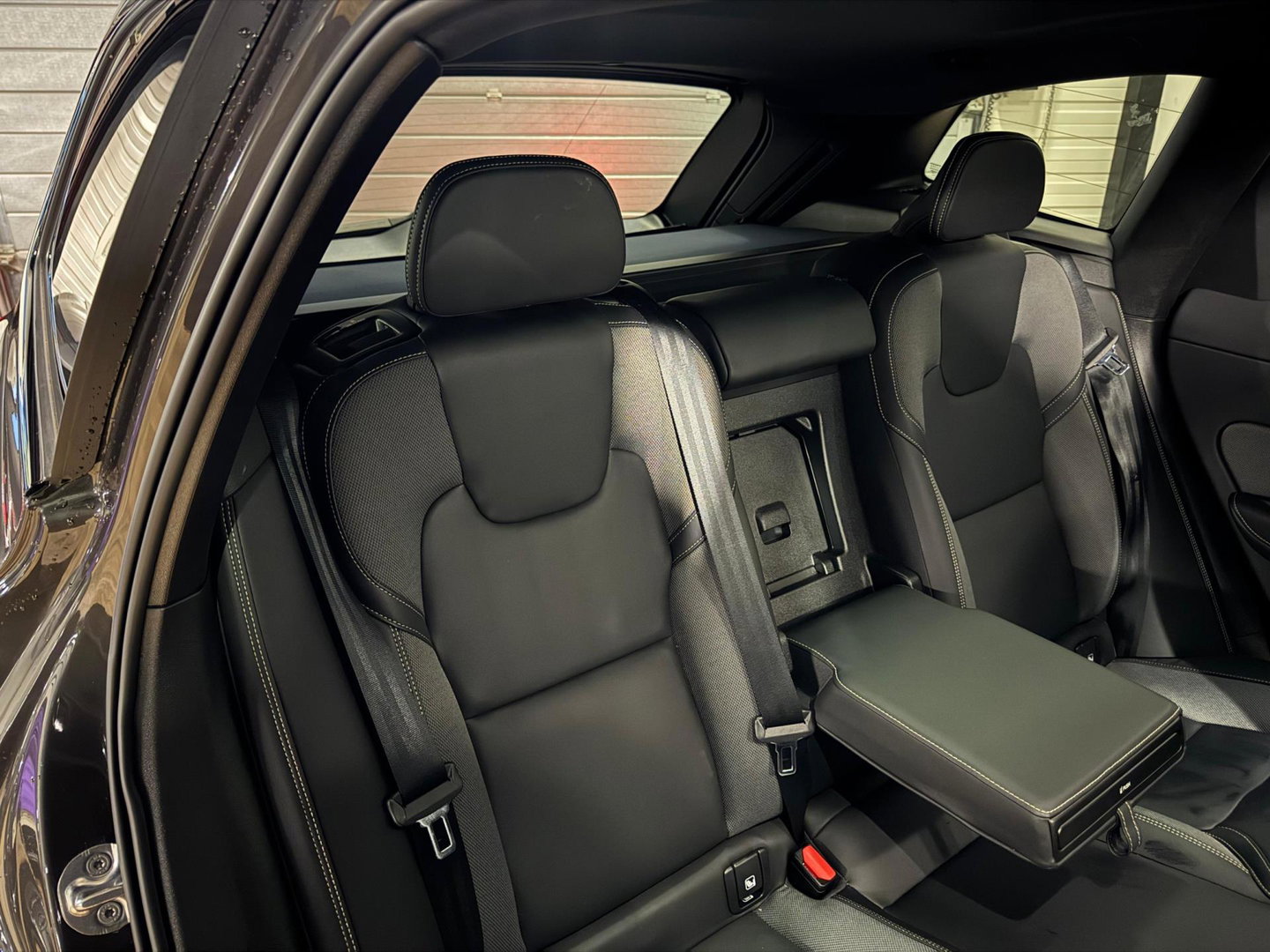 Volvo XC60 2.0 T6 Plug-in hybrid AWD R-Design PANO KEYLESS