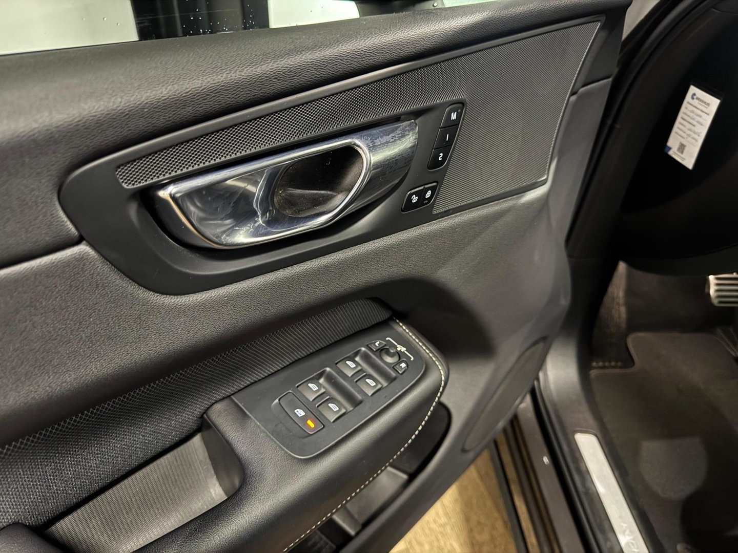 Volvo XC60 2.0 T6 Plug-in hybrid AWD R-Design PANO KEYLESS