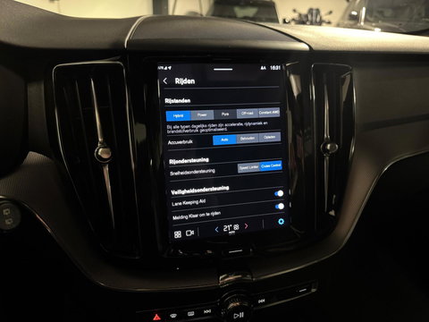 Volvo XC60 2.0 T6 Plug-in hybrid AWD R-Design PANO KEYLESS