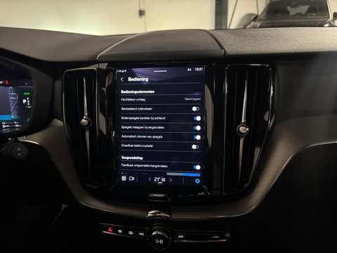 Volvo XC60 2.0 T6 Plug-in hybrid AWD R-Design PANO KEYLESS