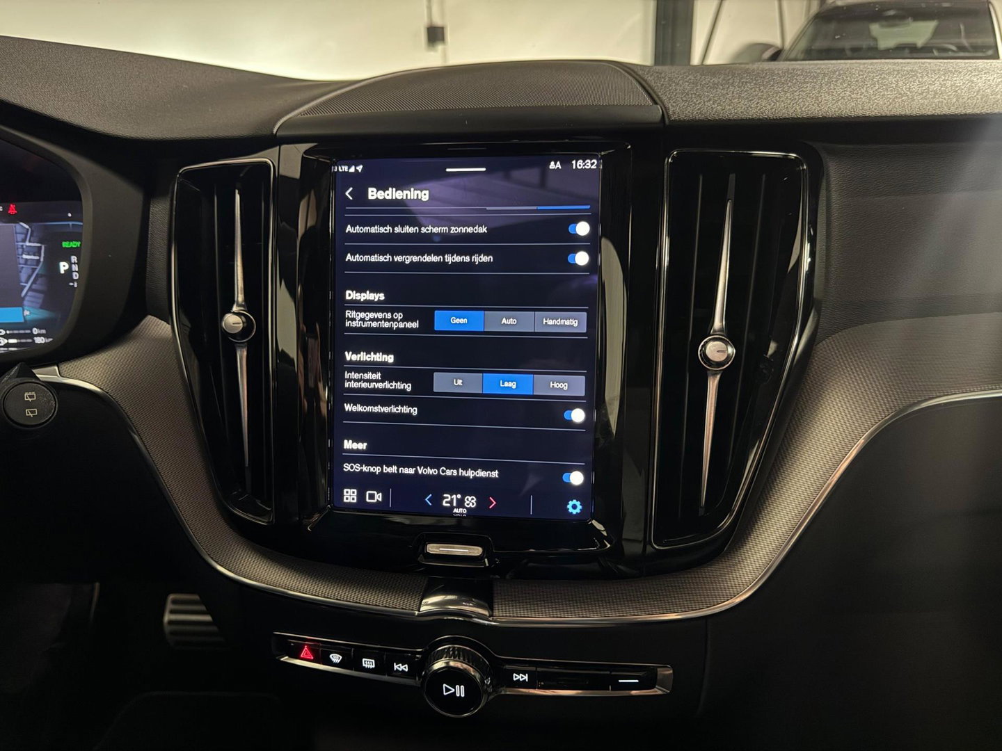 Volvo XC60 2.0 T6 Plug-in hybrid AWD R-Design PANO KEYLESS