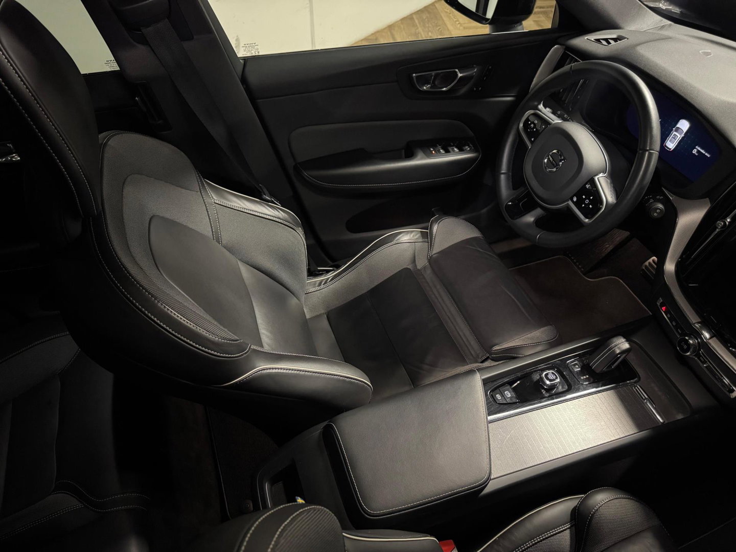 Volvo XC60 2.0 T6 Plug-in hybrid AWD R-Design PANO KEYLESS