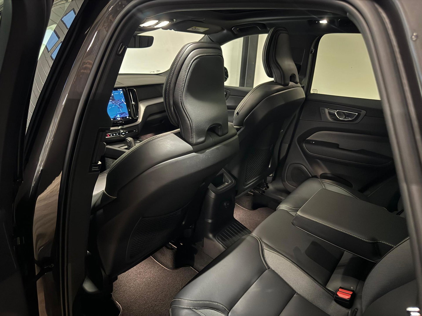 Volvo XC60 2.0 T6 Plug-in hybrid AWD R-Design PANO KEYLESS