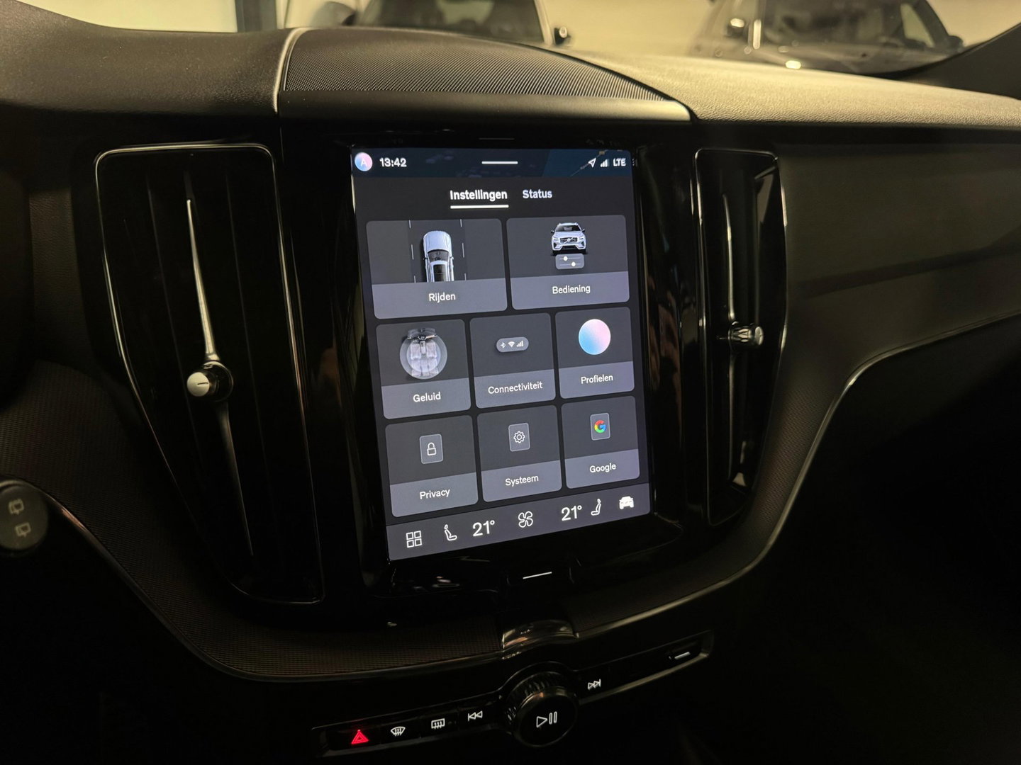 Volvo XC60 2.0 T6 Plug-in hybrid AWD R-Design PANO KEYLESS