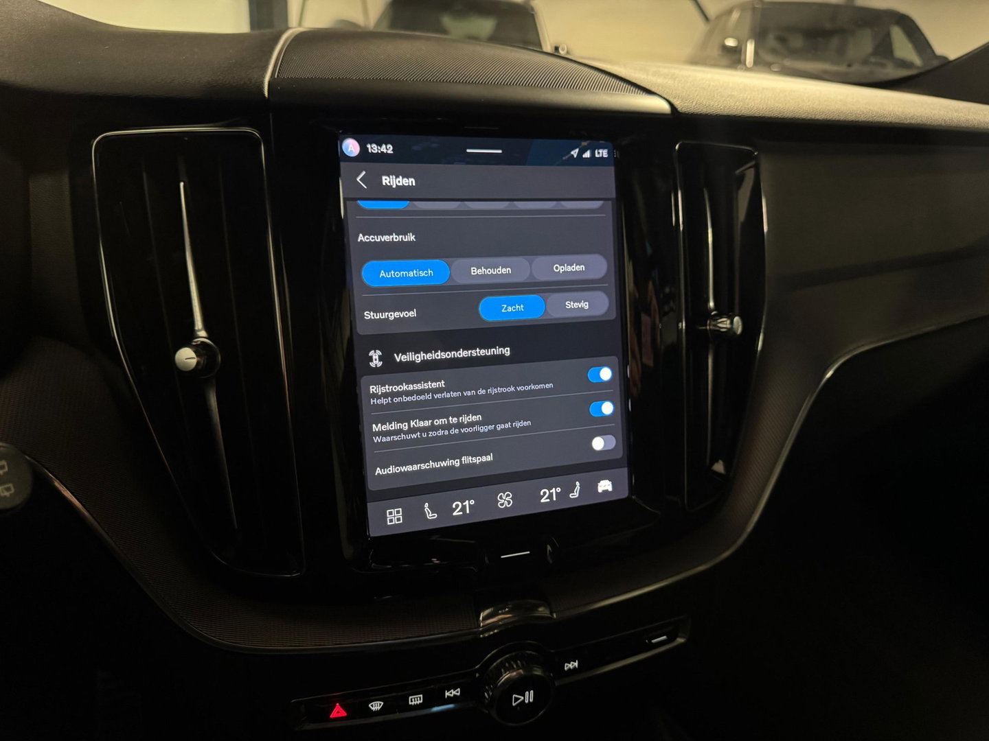 Volvo XC60 2.0 T6 Plug-in hybrid AWD R-Design PANO KEYLESS