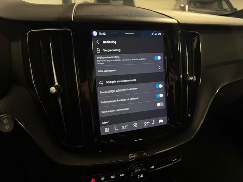 Volvo XC60 2.0 T6 Plug-in hybrid AWD R-Design PANO KEYLESS