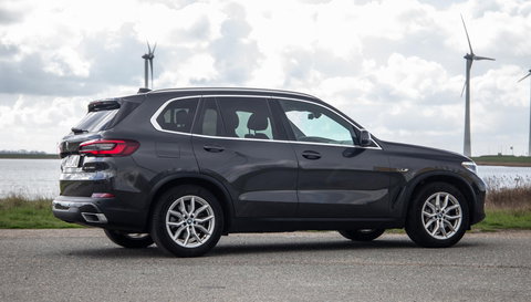 BMW X5 xDrive45e CARPLAY  / CAMERA / DEALER ONDERHOUDEN / BRUIN LEER / STOELVERWARMING