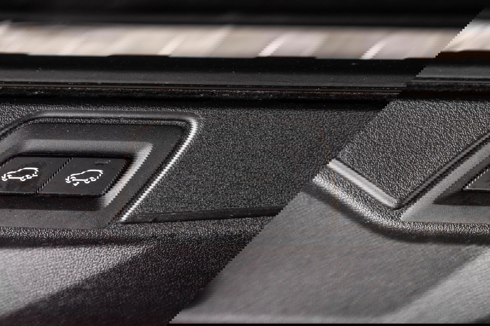 BMW X5 xDrive45e CARPLAY  / CAMERA / DEALER ONDERHOUDEN / BRUIN LEER / STOELVERWARMING