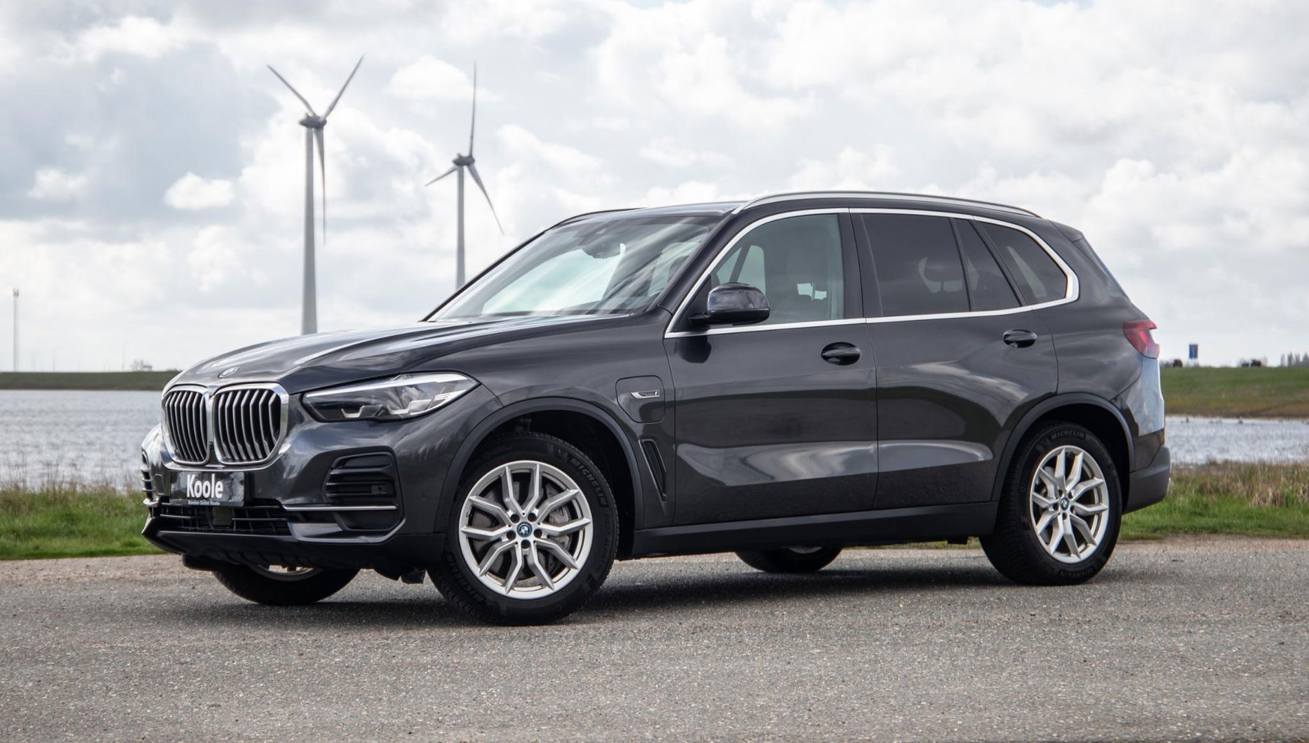 BMW X5 xDrive45e CARPLAY  / CAMERA / DEALER ONDERHOUDEN / BRUIN LEER / STOELVERWARMING