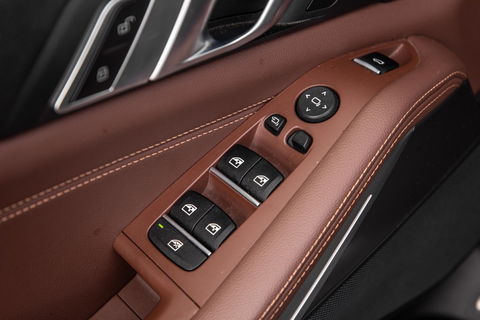 BMW X5 xDrive45e CARPLAY  / CAMERA / DEALER ONDERHOUDEN / BRUIN LEER / STOELVERWARMING