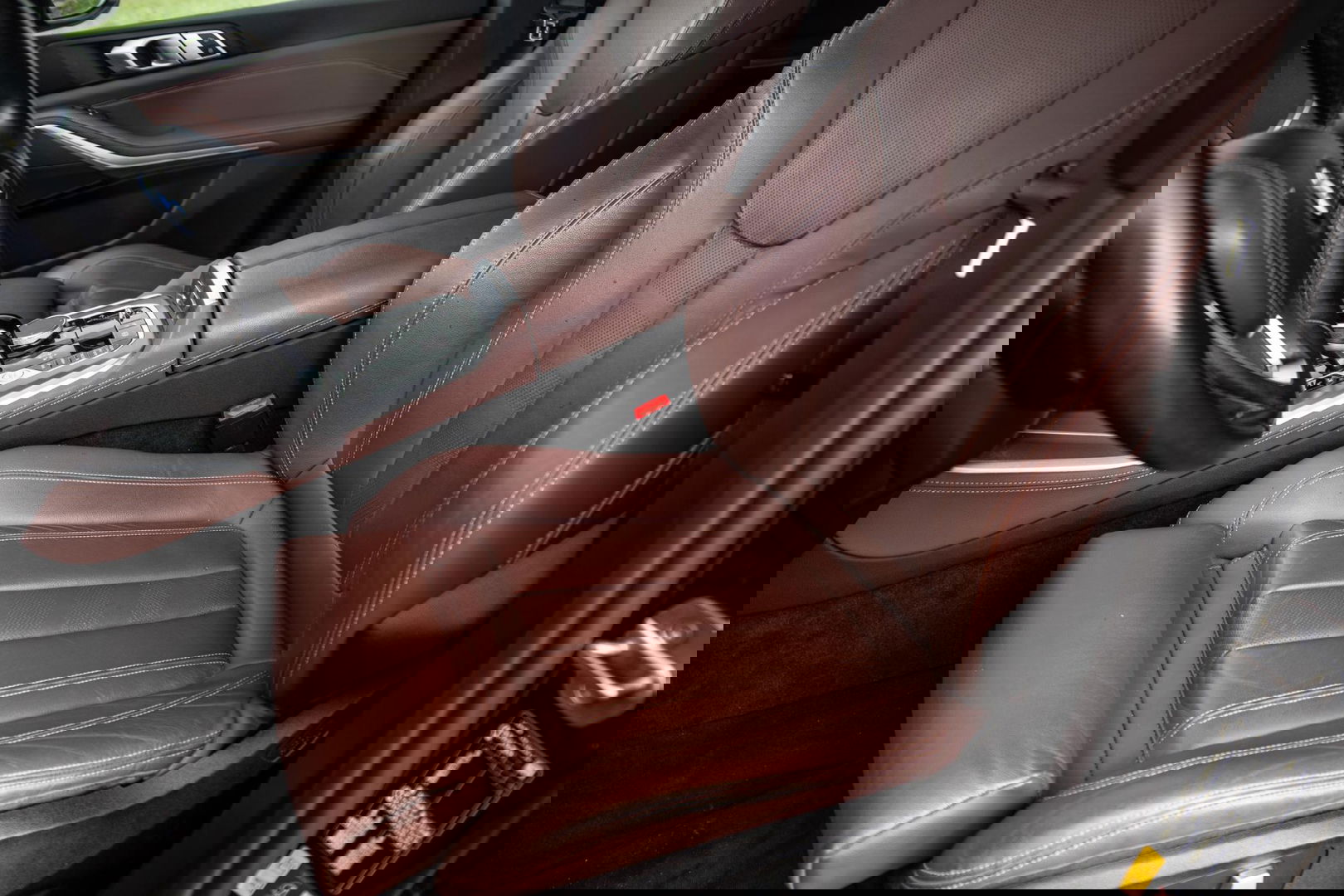 BMW X5 xDrive45e CARPLAY  / CAMERA / DEALER ONDERHOUDEN / BRUIN LEER / STOELVERWARMING