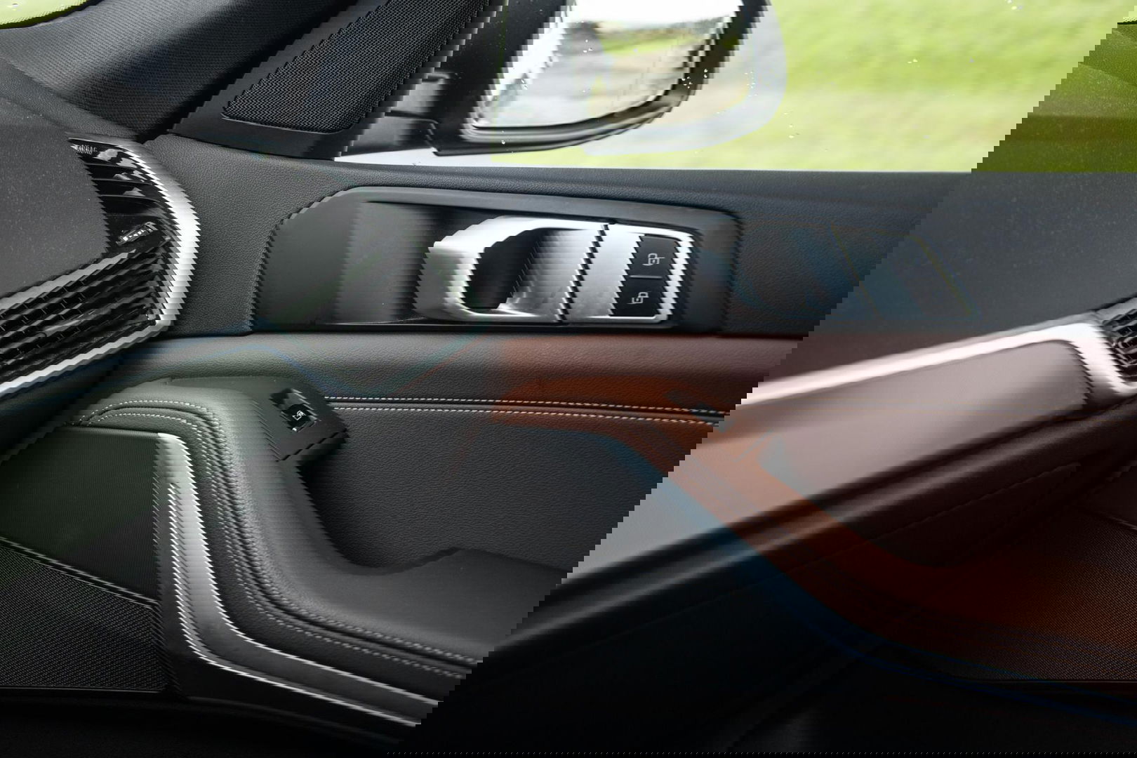 BMW X5 xDrive45e CARPLAY  / CAMERA / DEALER ONDERHOUDEN / BRUIN LEER / STOELVERWARMING