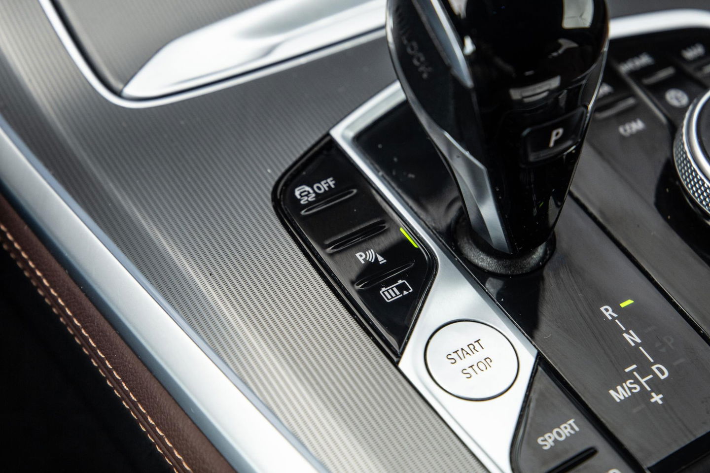 BMW X5 xDrive45e CARPLAY  / CAMERA / DEALER ONDERHOUDEN / BRUIN LEER / STOELVERWARMING