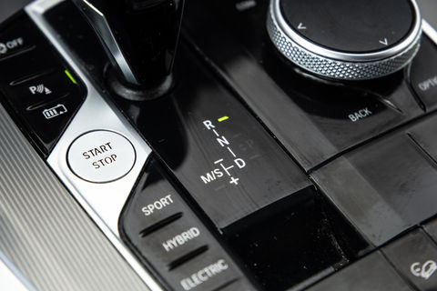 BMW X5 xDrive45e CARPLAY  / CAMERA / DEALER ONDERHOUDEN / BRUIN LEER / STOELVERWARMING