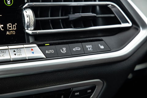 BMW X5 xDrive45e CARPLAY  / CAMERA / DEALER ONDERHOUDEN / BRUIN LEER / STOELVERWARMING