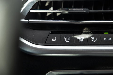 BMW X5 xDrive45e CARPLAY  / CAMERA / DEALER ONDERHOUDEN / BRUIN LEER / STOELVERWARMING