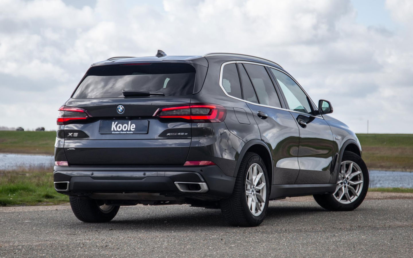 BMW X5 xDrive45e CARPLAY  / CAMERA / DEALER ONDERHOUDEN / BRUIN LEER / STOELVERWARMING