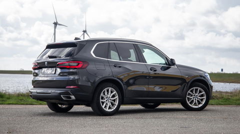 BMW X5 xDrive45e CARPLAY  / CAMERA / DEALER ONDERHOUDEN / BRUIN LEER / STOELVERWARMING