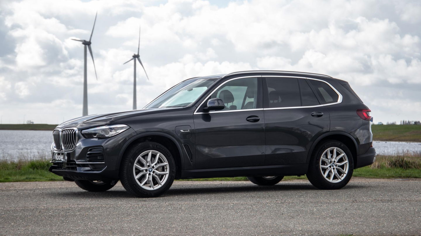 BMW X5 xDrive45e CARPLAY  / CAMERA / DEALER ONDERHOUDEN / BRUIN LEER / STOELVERWARMING