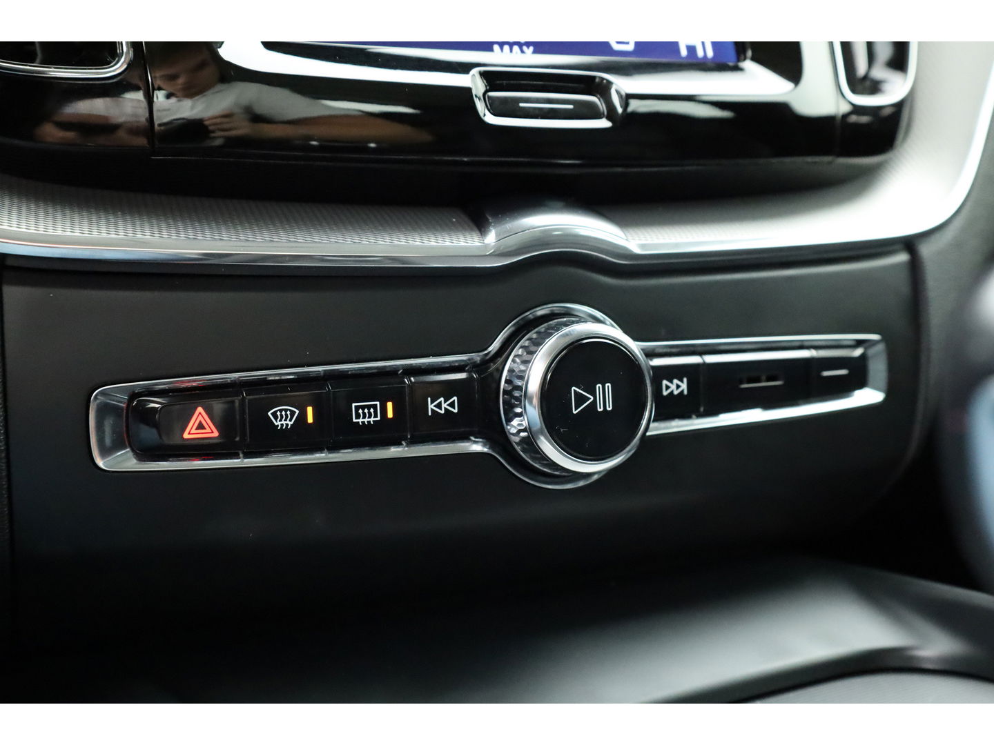 Volvo XC60 2.0 T5 AWD Inscription | Luchtvering | ACC | Trekhaak 2400KG | Blis | Camera | Leer |