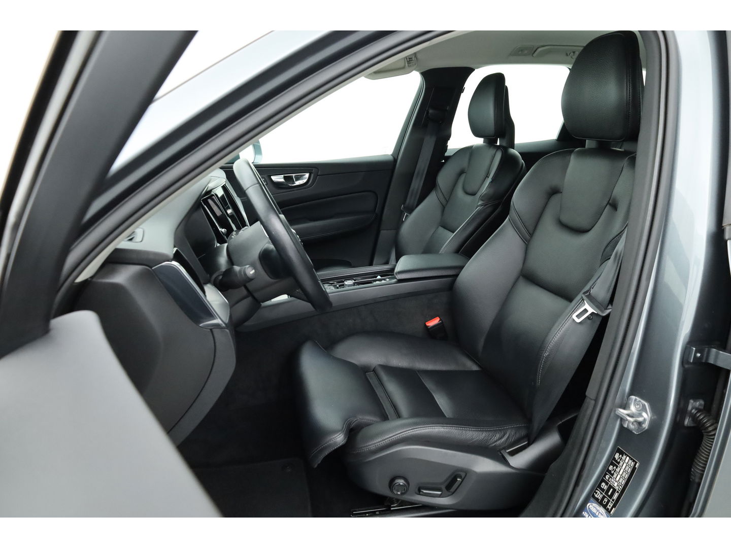 Volvo XC60 2.0 T5 AWD Inscription | Luchtvering | ACC | Trekhaak 2400KG | Blis | Camera | Leer |