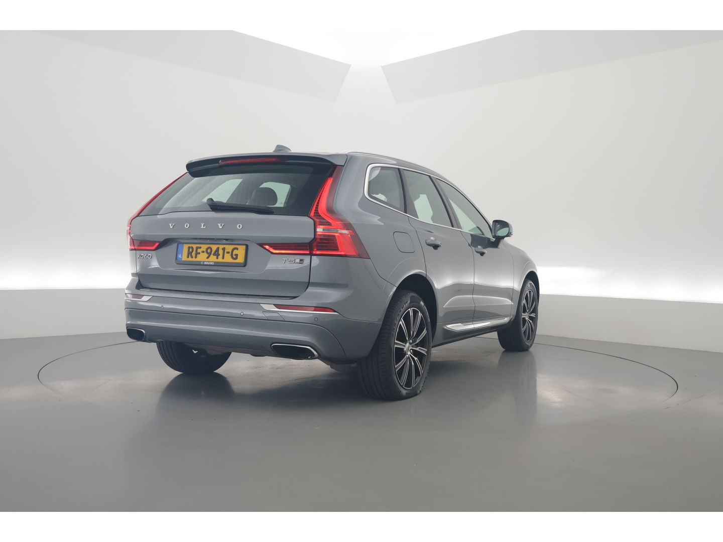 Volvo XC60 2.0 T5 AWD Inscription | Luchtvering | ACC | Trekhaak 2400KG | Blis | Camera | Leer |