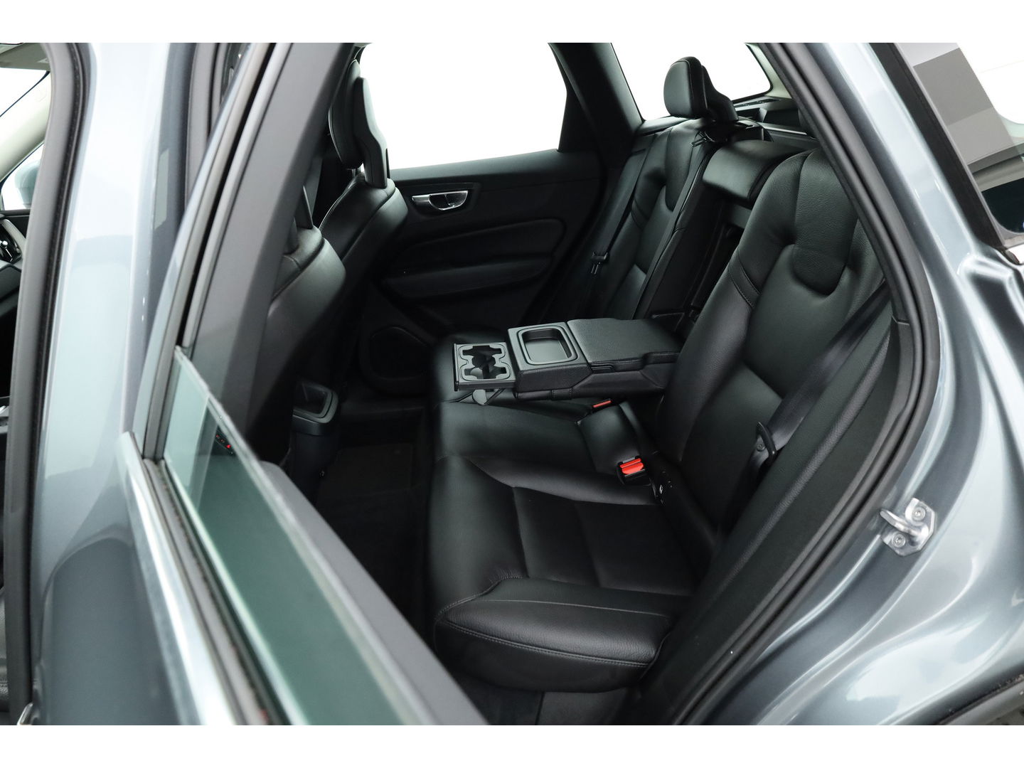 Volvo XC60 2.0 T5 AWD Inscription | Luchtvering | ACC | Trekhaak 2400KG | Blis | Camera | Leer |