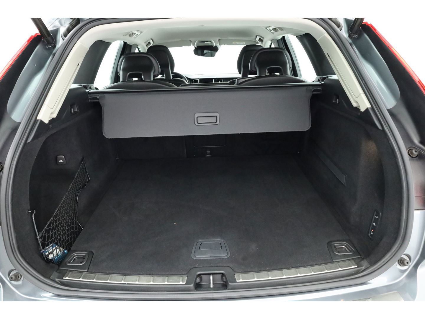 Volvo XC60 2.0 T5 AWD Inscription | Luchtvering | ACC | Trekhaak 2400KG | Blis | Camera | Leer |