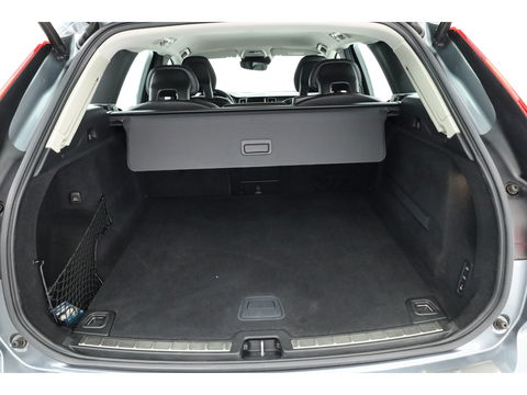 Volvo XC60 2.0 T5 AWD Inscription | Luchtvering | ACC | Trekhaak 2400KG | Blis | Camera | Leer |