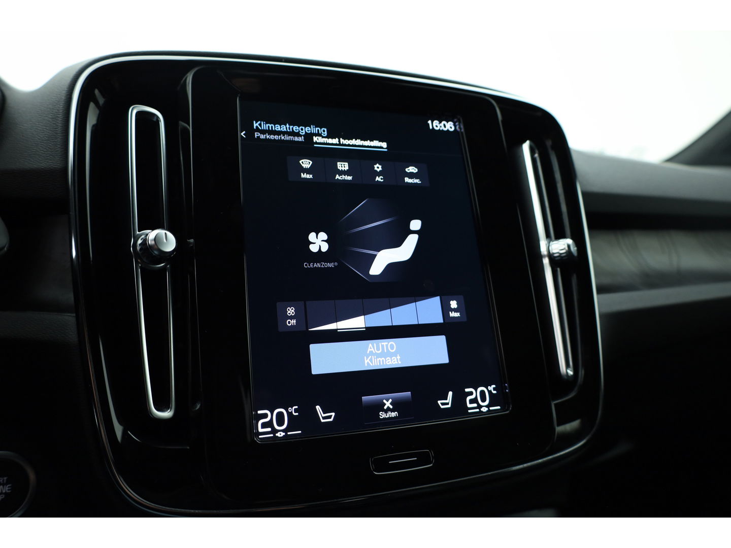 Volvo XC40 1.5 T5 Plug-in hybrid Core Bright | Adap. Cruise | Stoel+  stuurverw. | Dodehoek | Camera | 19 inch |