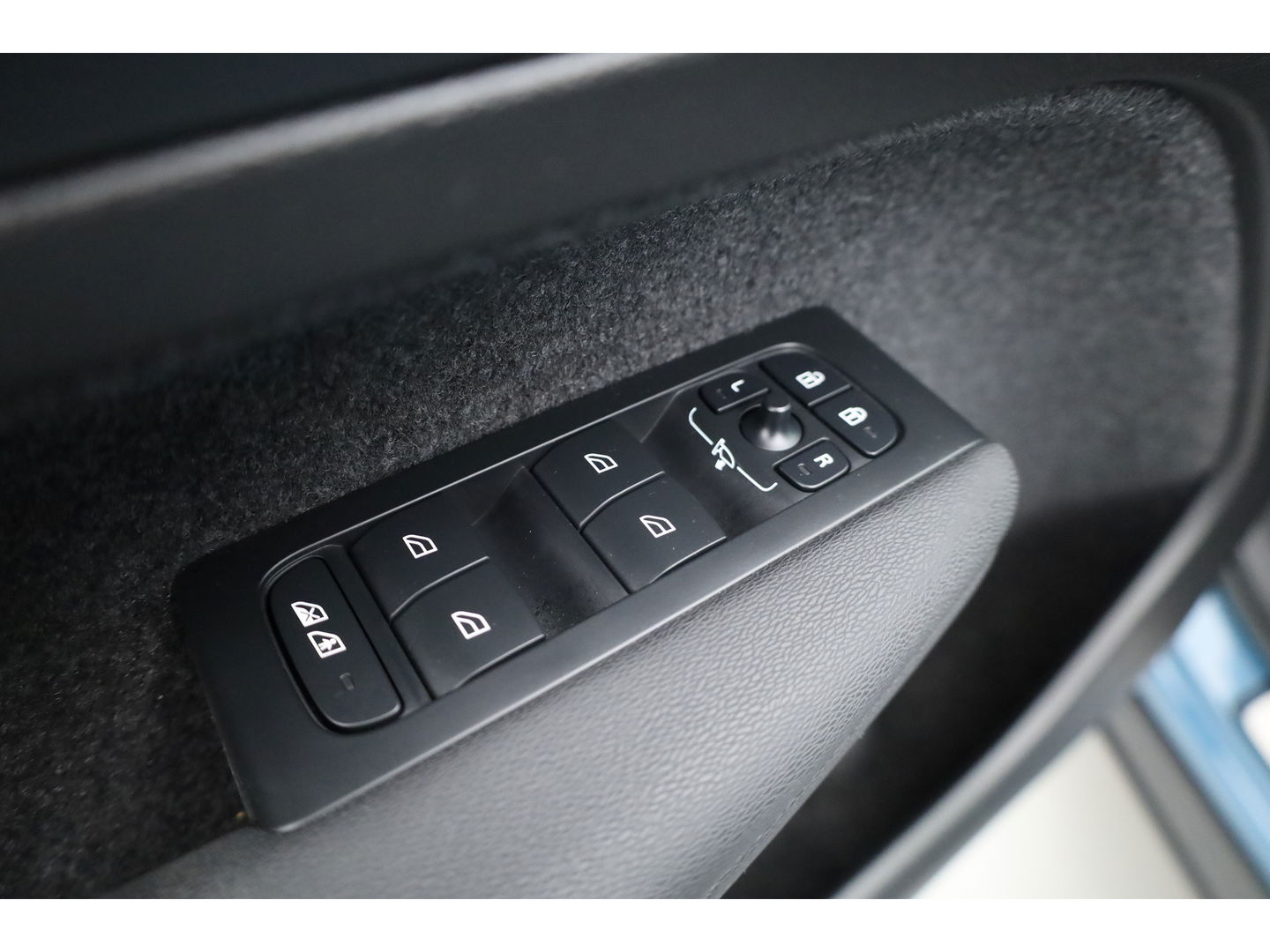 Volvo XC40 1.5 T5 Plug-in hybrid Core Bright | Adap. Cruise | Stoel+  stuurverw. | Dodehoek | Camera | 19 inch |