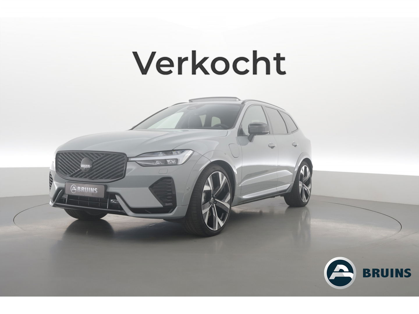 Volvo XC60 2.0 T8 Plug-in hybrid AWD Ultra Black Edition | Full Option | B&W Audio | Luchtvering | Trekhaak | stoel ventilatie | ACC | Blis | 360 cam |