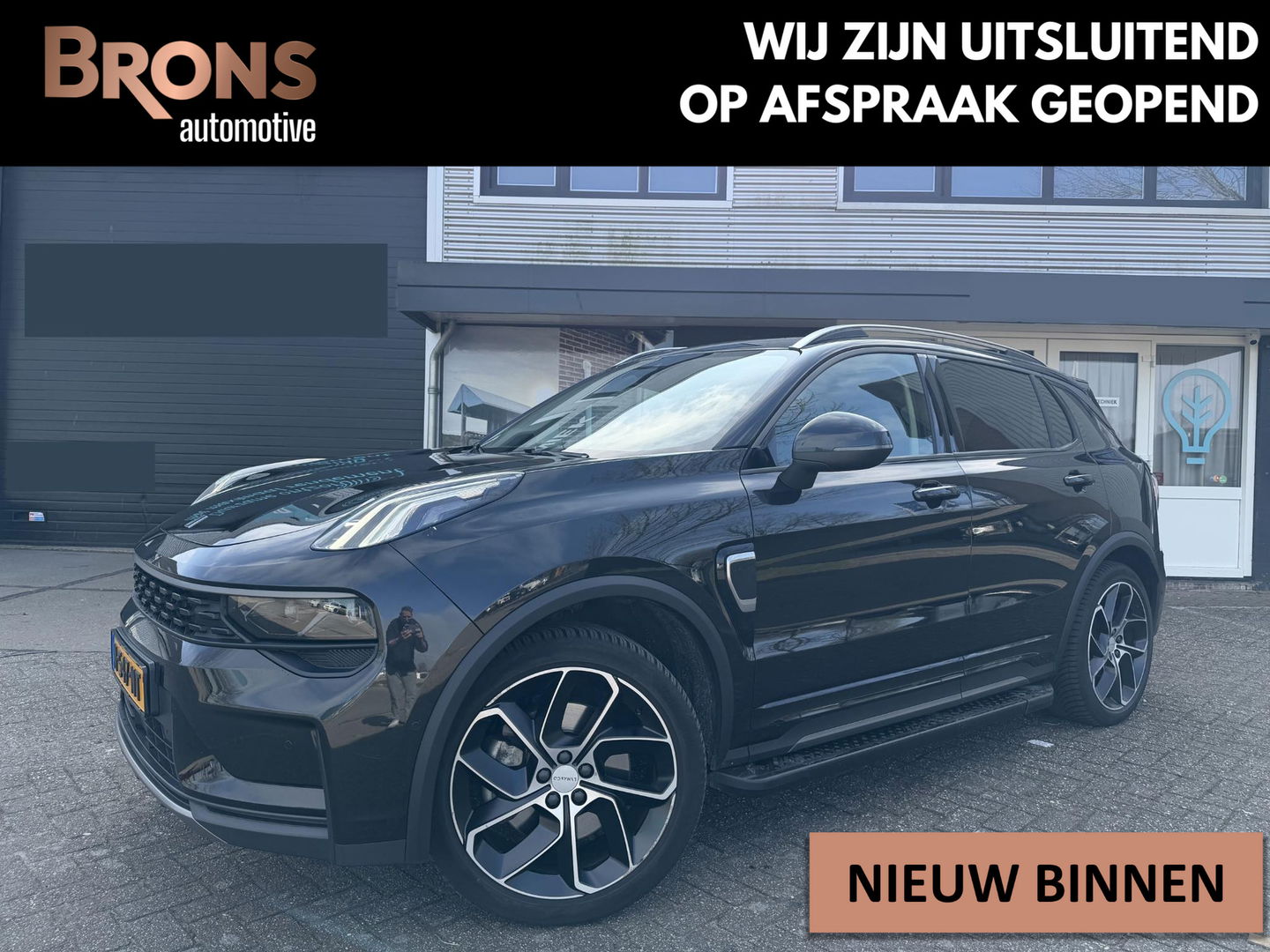 Lynk & Co 01 1.5 zwart l sidebar l camera