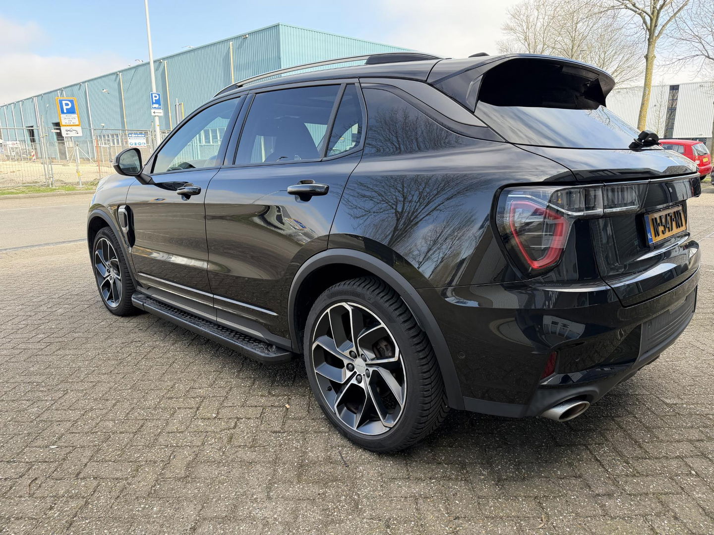 Lynk & Co 01 1.5 zwart l sidebar l camera