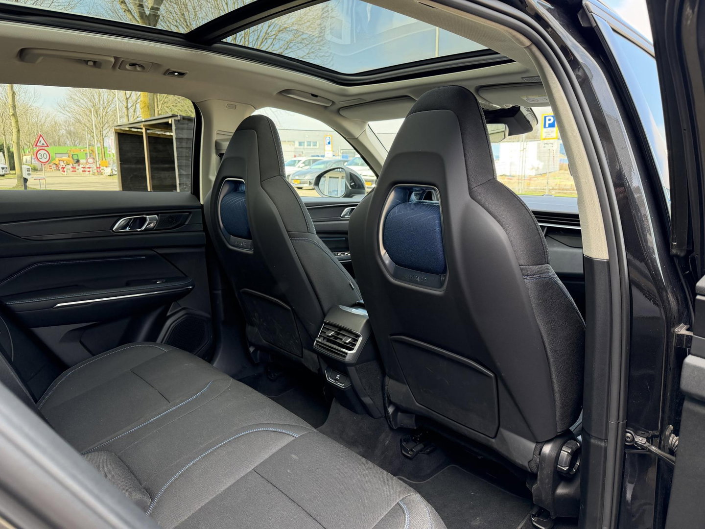 Lynk & Co 01 1.5 zwart l sidebar l camera