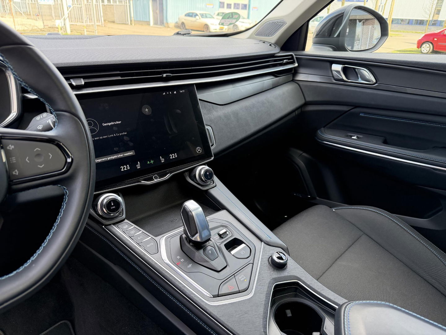 Lynk & Co 01 1.5 zwart l sidebar l camera