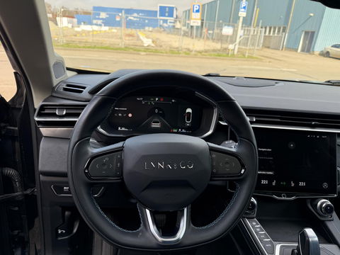 Lynk & Co 01 1.5 zwart l sidebar l camera