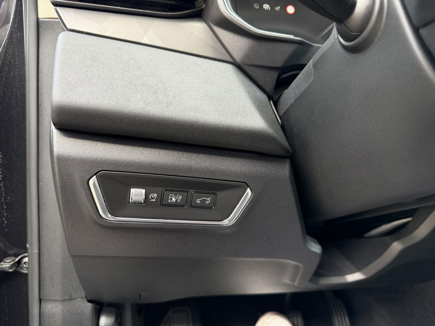 Lynk & Co 01 1.5 zwart l sidebar l camera