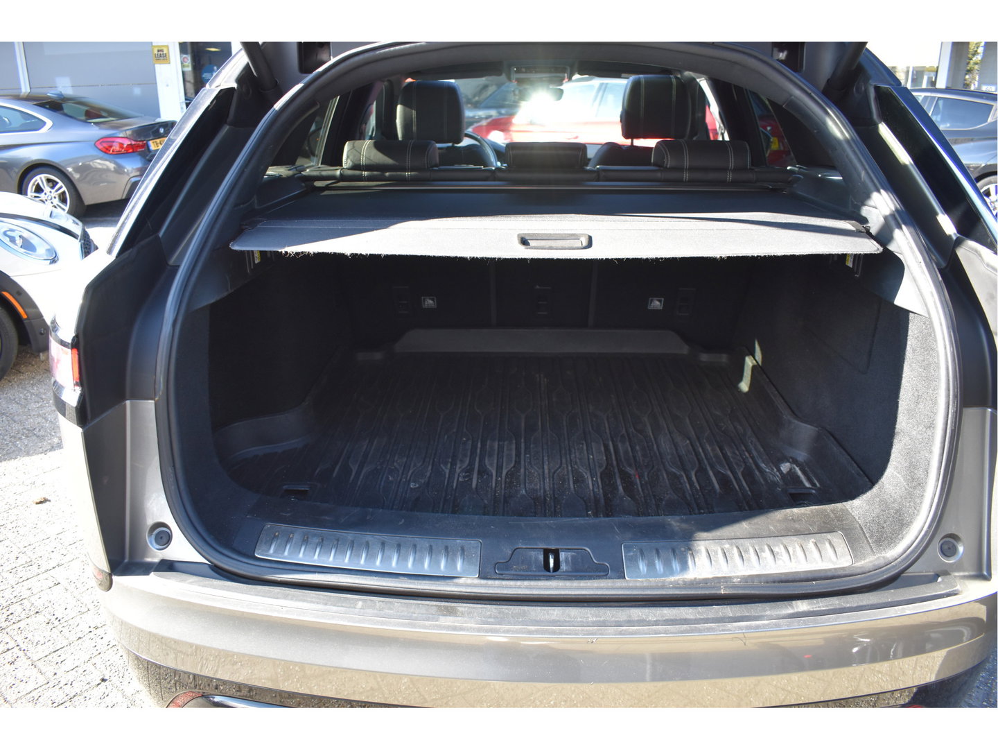 Land Rover Range Rover Velar 3.0 V6 AWD R-Dynamic HSE, ORGINEEL NEDERLANDSE AUTO , BOEKJES,NAP EN ONDERHOUDSHISTORIE